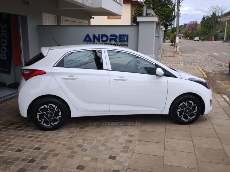 HB20 1.6 COMFORT 16V FLEX 4P MANUAL - 2014 - SERAFINA CORRêA