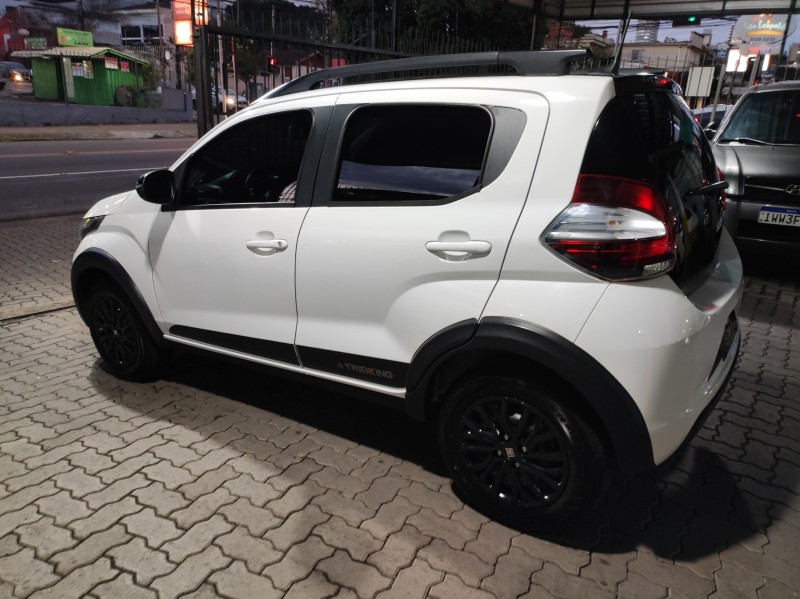 MOBI 1.0 TREKKING 8V FLEX 4P MANUAL - 2022 - CAXIAS DO SUL
