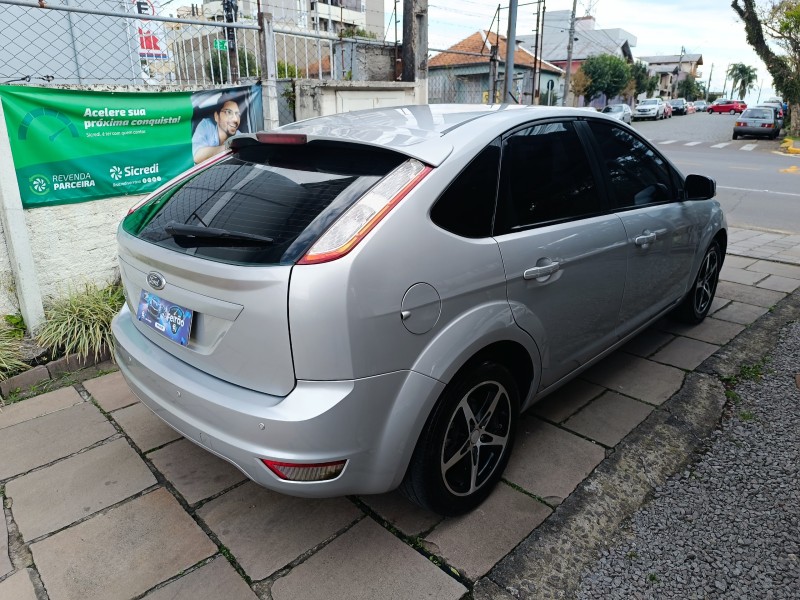 FOCUS 1.6 GLX 16V FLEX 4P MANUAL - 2013 - BENTO GONçALVES