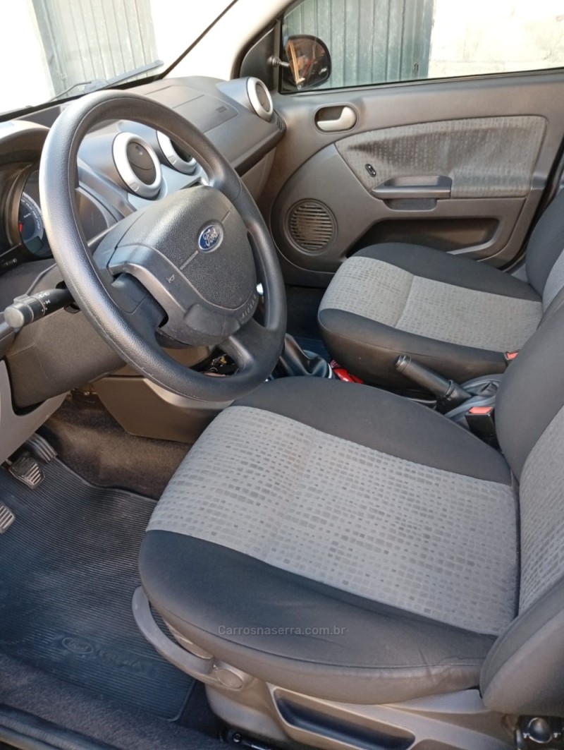 FIESTA 1.6 MPI CLASS SEDAN 8V FLEX 4P MANUAL - 2011 - CAXIAS DO SUL