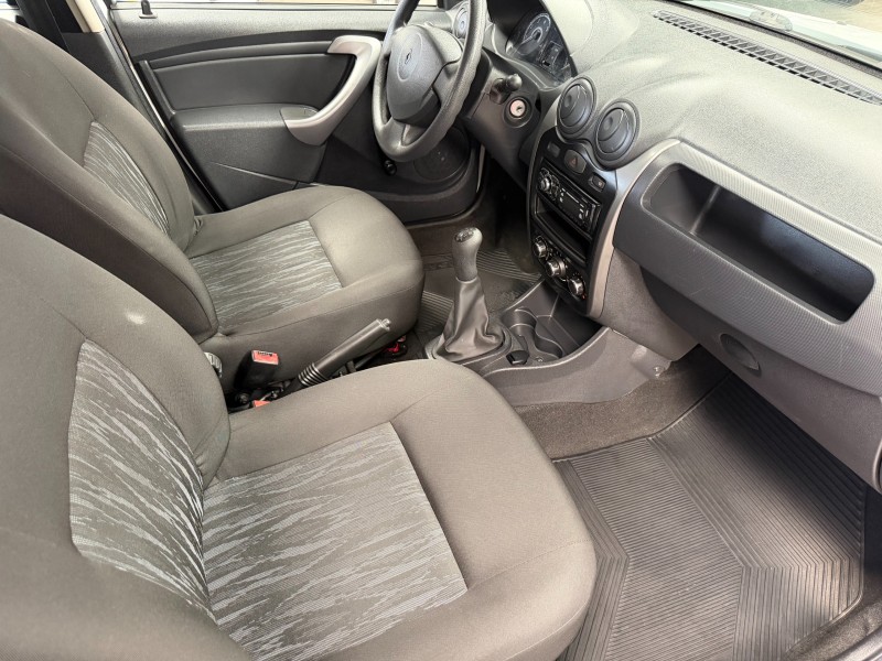 SANDERO 1.0 AUTHENTIQUE 8V FLEX 4P MANUAL - 2013 - CAXIAS DO SUL