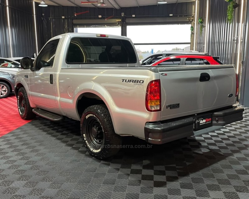 F-250 4.2 XL 4X2 CS TURBO INTERCOOLER DIESEL 2P MANUAL - 2001 - VACARIA