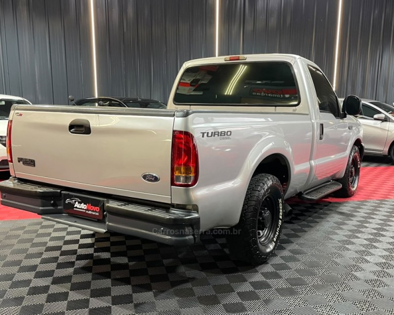 F-250 4.2 XL 4X2 CS TURBO INTERCOOLER DIESEL 2P MANUAL - 2001 - VACARIA