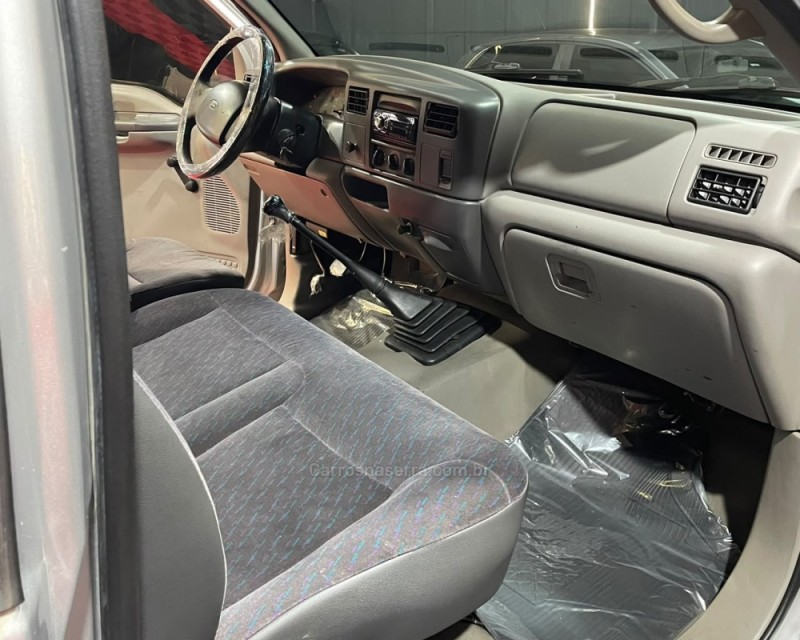 F-250 4.2 XL 4X2 CS TURBO INTERCOOLER DIESEL 2P MANUAL - 2001 - VACARIA