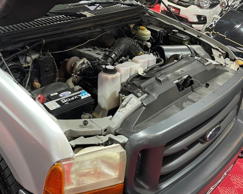 F-250 4.2 XL 4X2 CS TURBO INTERCOOLER DIESEL 2P MANUAL - 2001 - VACARIA