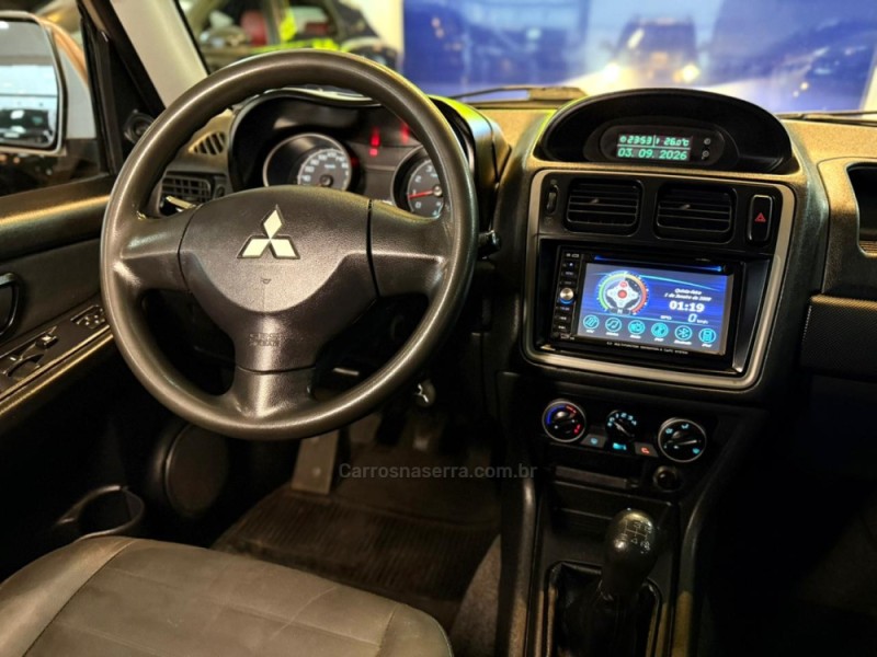 PAJERO TR4 2.0 4X2 16V 140CV FLEX 4P MANUAL - 2014 - SãO LEOPOLDO