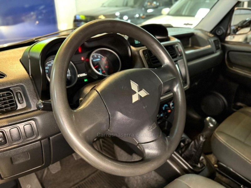 PAJERO TR4 2.0 4X2 16V 140CV FLEX 4P MANUAL - 2014 - SãO LEOPOLDO