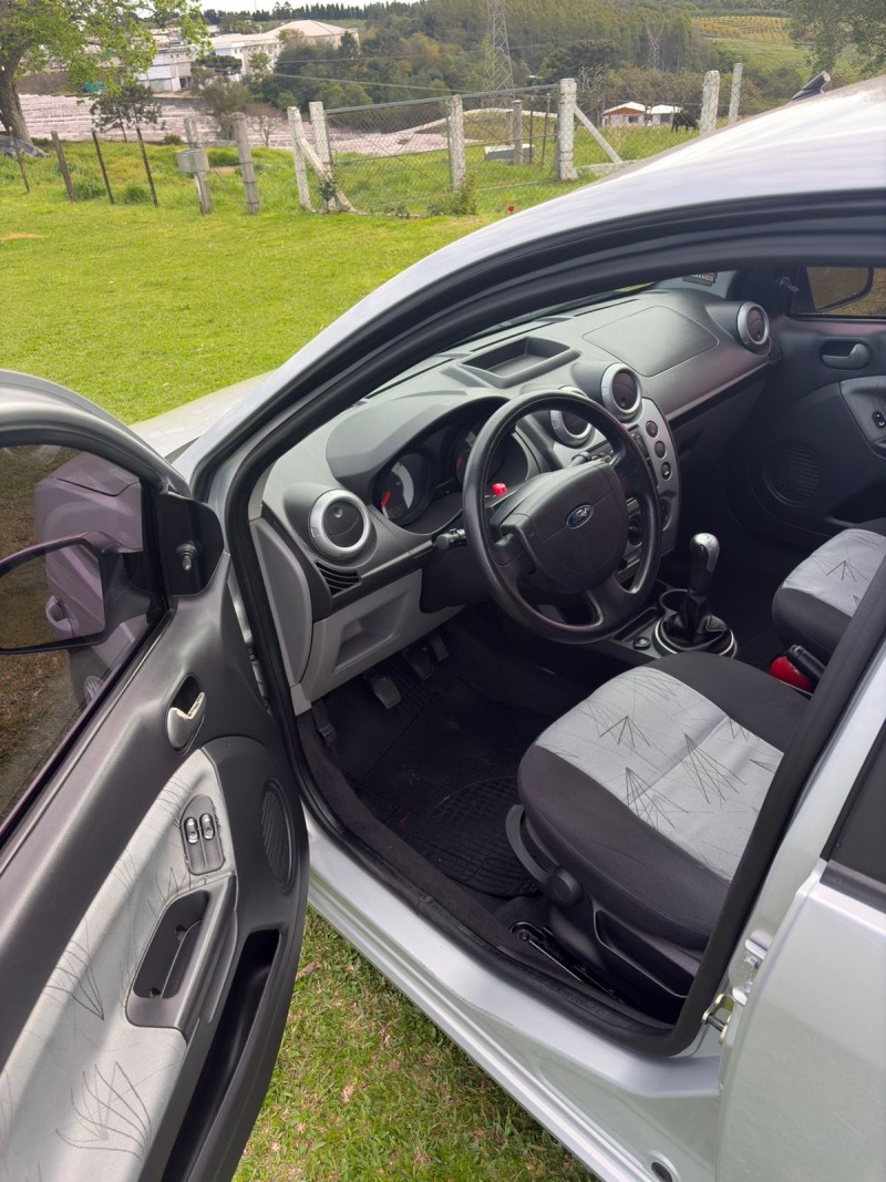 FIESTA 1.6 MPI CLASS HATCH 8V FLEX 4P MANUAL - 2009 - FARROUPILHA