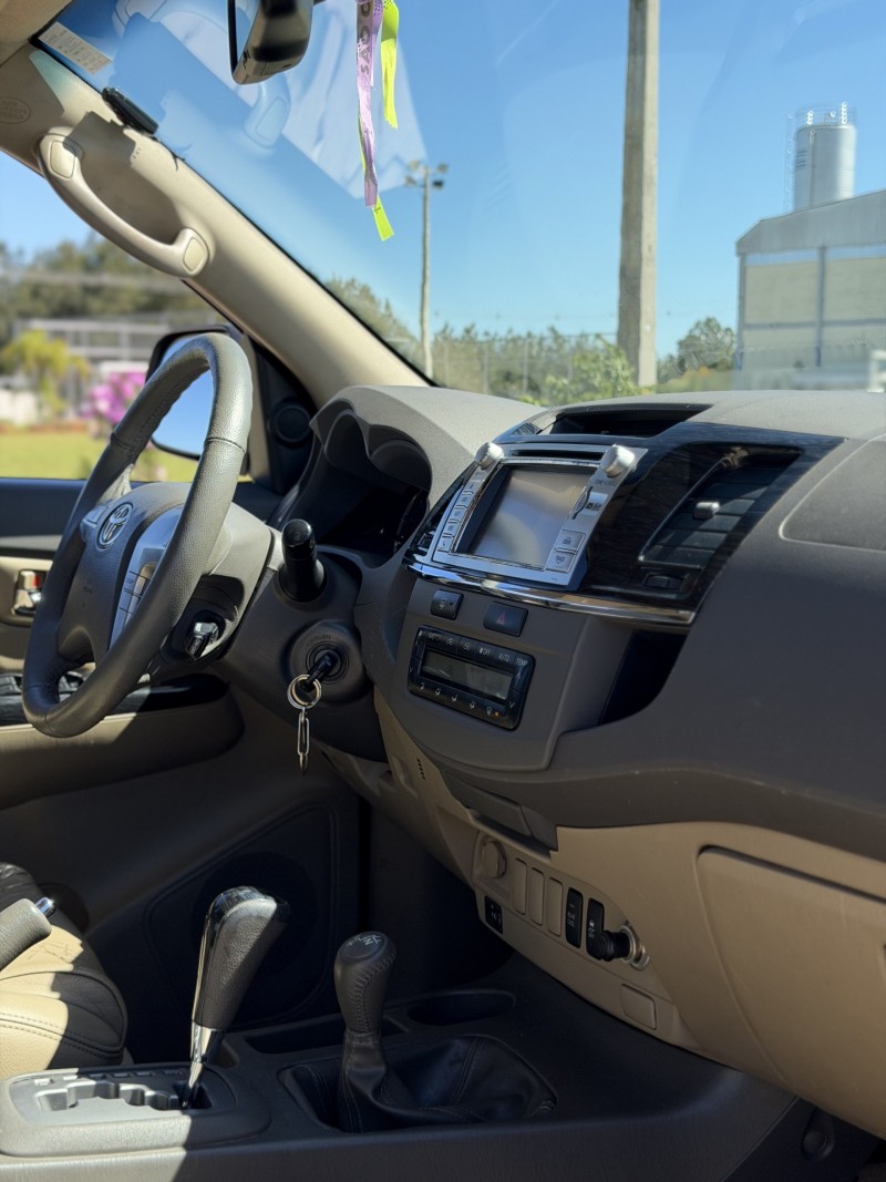 HILUX SW4 3.0 SRV 4X4 7 LUGARES 16V TURBO INTERCOOLER DIESEL 4P AUTOMÁTICO - 2012 - ANTôNIO PRADO