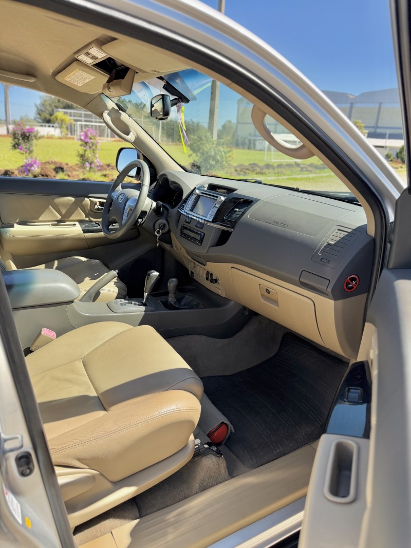HILUX SW4 3.0 SRV 4X4 7 LUGARES 16V TURBO INTERCOOLER DIESEL 4P AUTOMÁTICO - 2012 - ANTôNIO PRADO