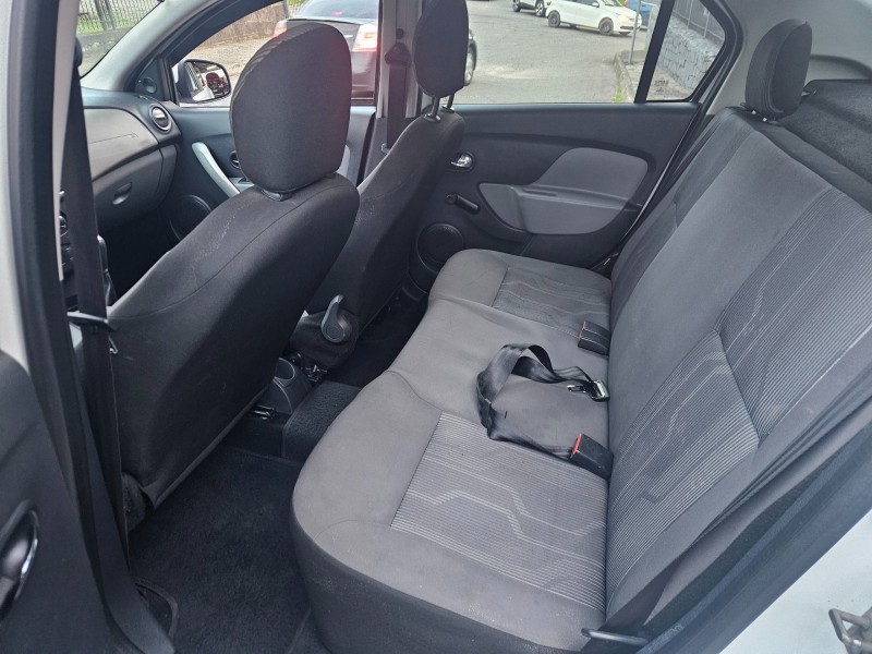 LOGAN 1.6 EXPRESSION 8V HI-FLEX 4P MANUAL - 2015 - CAXIAS DO SUL