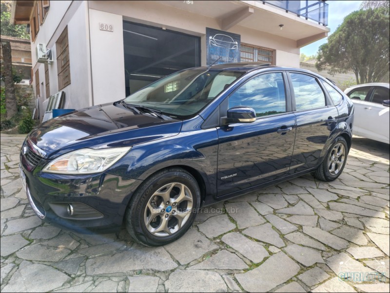 FOCUS 2.0 TITANIUM HATCH 16V FLEX 4P AUTOMÁTICO