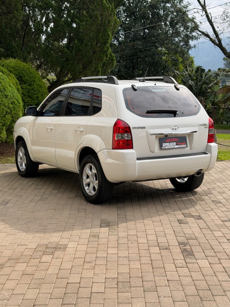 TUCSON 2.0 MPFI GLS 16V 143CV 2WD FLEX 4P AUTOMÁTICO - 2015 - ENCANTADO