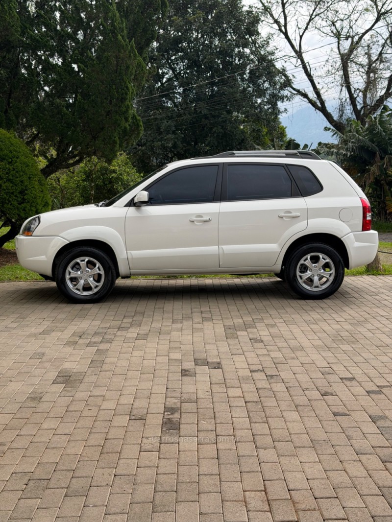 TUCSON 2.0 MPFI GLS 16V 143CV 2WD FLEX 4P AUTOMÁTICO - 2015 - ENCANTADO