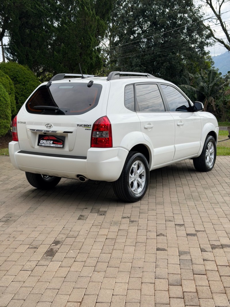 TUCSON 2.0 MPFI GLS 16V 143CV 2WD FLEX 4P AUTOMÁTICO - 2015 - ENCANTADO