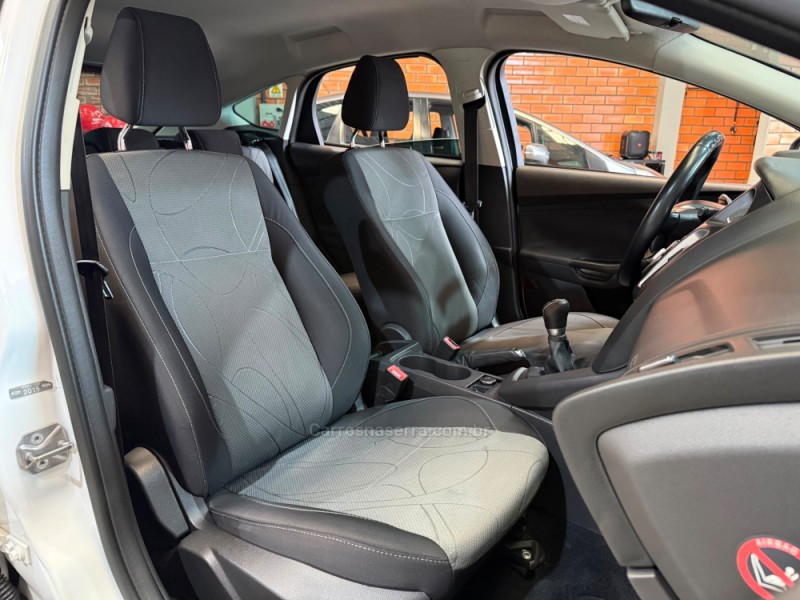 FOCUS 1.6 S 16V FLEX 4P MANUAL - 2014 - BENTO GONçALVES