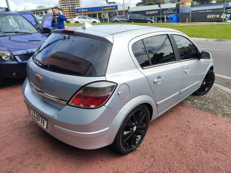 VECTRA 2.0 SFI GT-X HATCH 8V FLEX 4P MANUAL - 2011 - FARROUPILHA