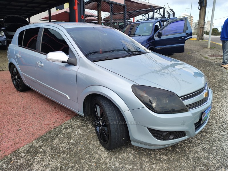 VECTRA 2.0 SFI GT-X HATCH 8V FLEX 4P MANUAL - 2011 - FARROUPILHA