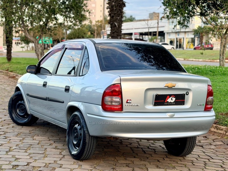 CLASSIC 1.0 MPFI 8V GASOLINA 4P MANUAL - 2010 - CASCA