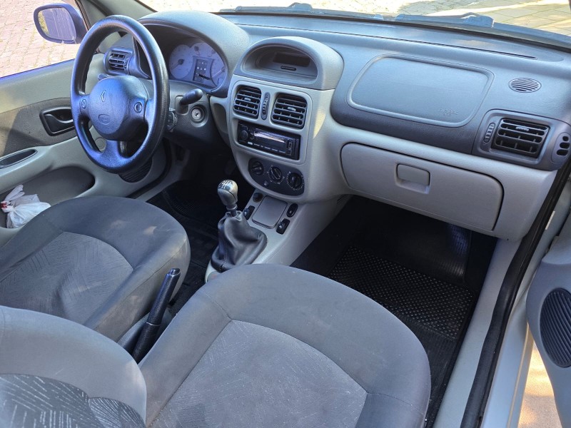 CLIO 1.6 PRIVILÉGE SEDAN 16V FLEX 4P MANUAL - 2003 - FARROUPILHA