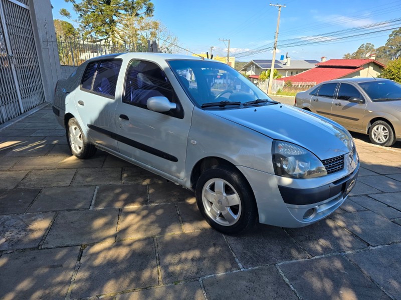 CLIO 1.6 PRIVILÉGE SEDAN 16V FLEX 4P MANUAL - 2003 - FARROUPILHA