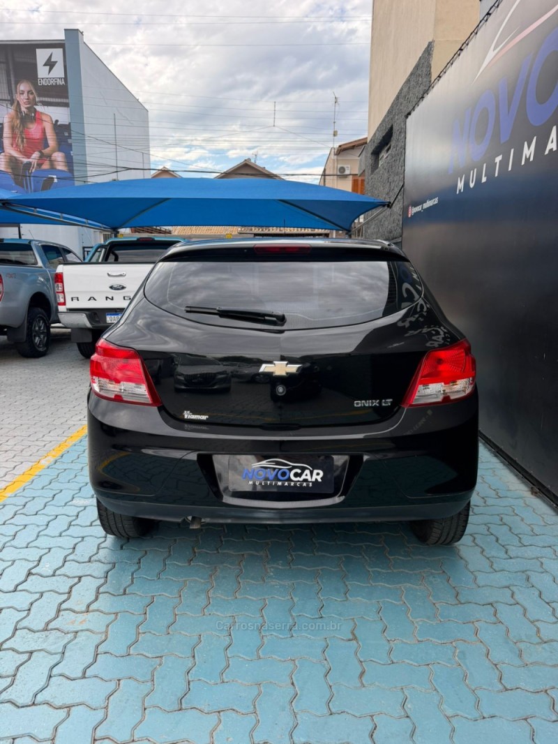 ONIX 1.0 MPFI LT 8V FLEX 4P MANUAL - 2013 - ESTâNCIA VELHA
