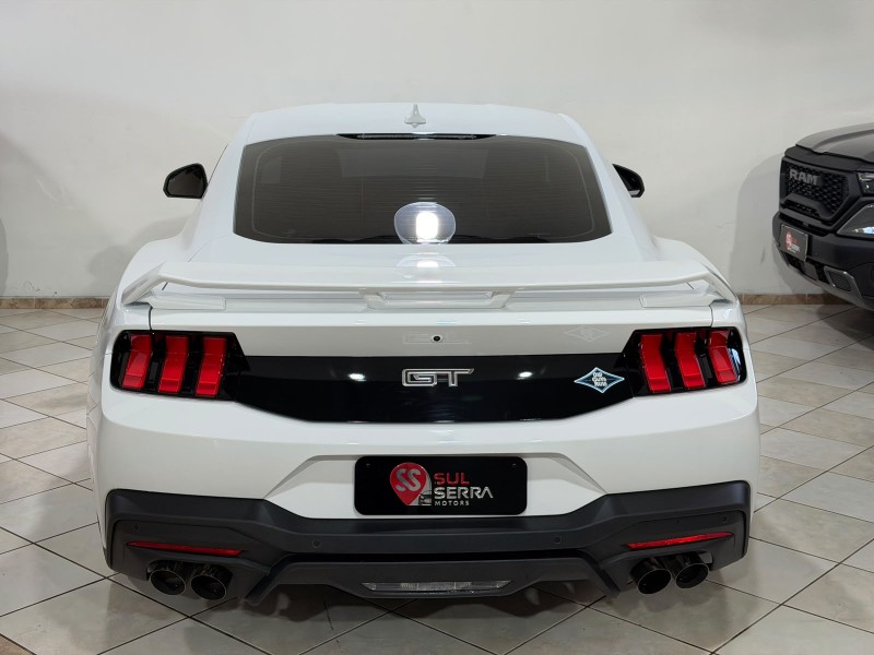 MUSTANG 5.0 GT PERFORMANCE V8 GASOLINA 4P AUTOMÁTICO - 2024 - CAXIAS DO SUL