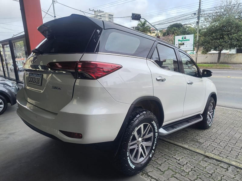 HILUX SW4 2.8 SRX 4X4 7 LUGARES 16V TURBO INTERCOOLER DIESEL 4P AUTOMÁTICO - 2018 - CAXIAS DO SUL