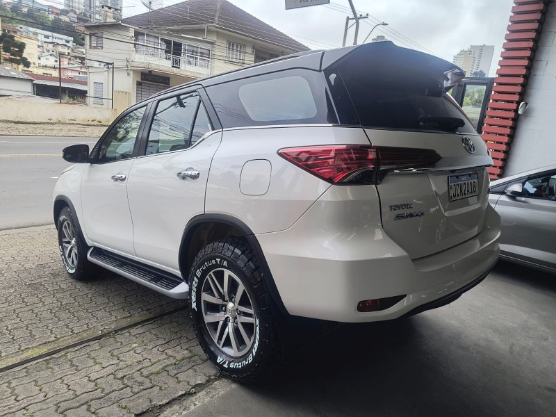 HILUX SW4 2.8 SRX 4X4 7 LUGARES 16V TURBO INTERCOOLER DIESEL 4P AUTOMÁTICO - 2018 - CAXIAS DO SUL