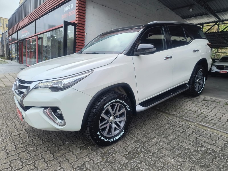HILUX SW4 2.8 SRX 4X4 7 LUGARES 16V TURBO INTERCOOLER DIESEL 4P AUTOMÁTICO - 2018 - CAXIAS DO SUL