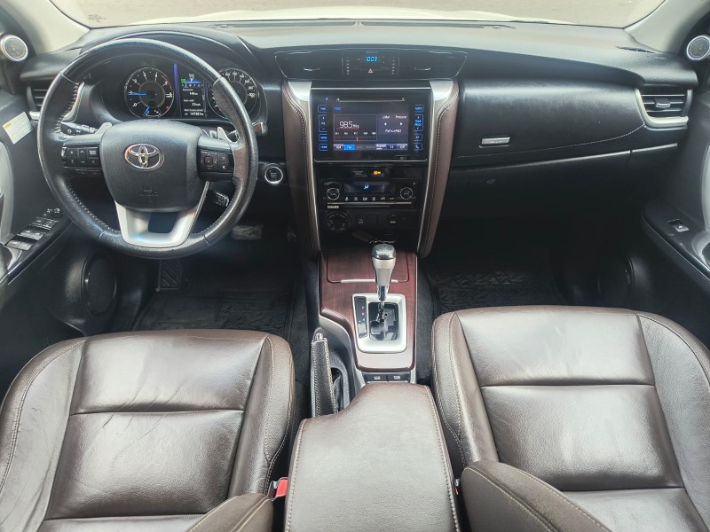 HILUX SW4 2.8 SRX 4X4 7 LUGARES 16V TURBO INTERCOOLER DIESEL 4P AUTOMÁTICO - 2018 - CAXIAS DO SUL