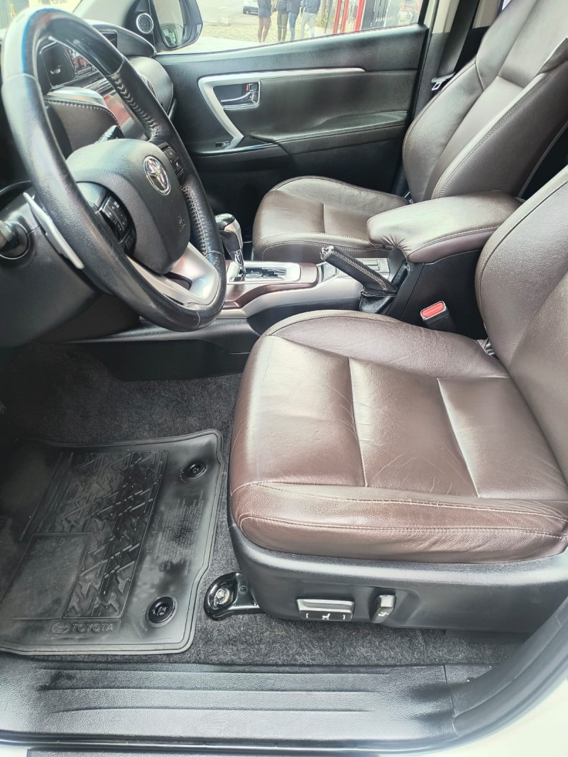 HILUX SW4 2.8 SRX 4X4 7 LUGARES 16V TURBO INTERCOOLER DIESEL 4P AUTOMÁTICO - 2018 - CAXIAS DO SUL
