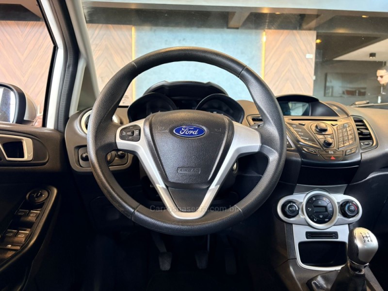 FIESTA 1.6 SEL HATCH 16V FLEX 4P MANUAL - 2017 - CAMPO BOM