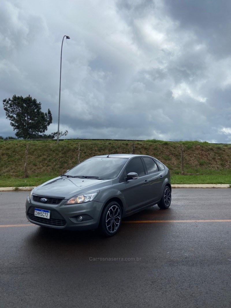 FOCUS 1.6 8V FLEX 4P MANUAL - 2011 - SAPIRANGA