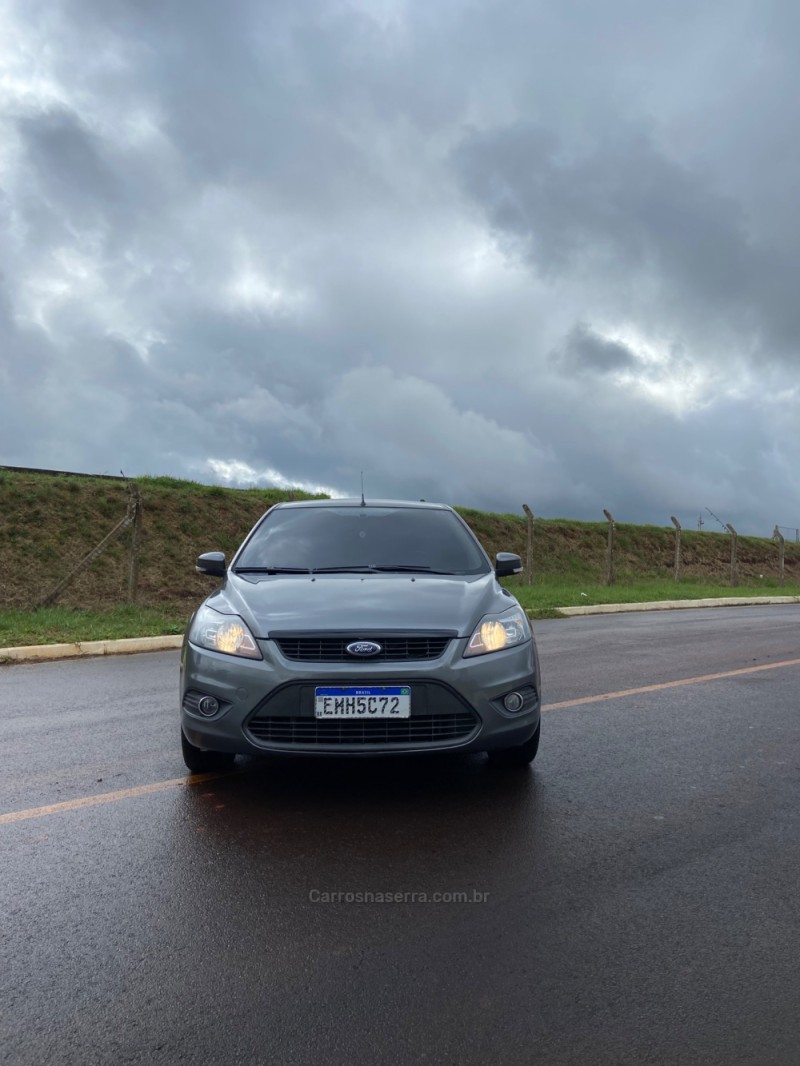 FOCUS 1.6 8V FLEX 4P MANUAL - 2011 - SAPIRANGA