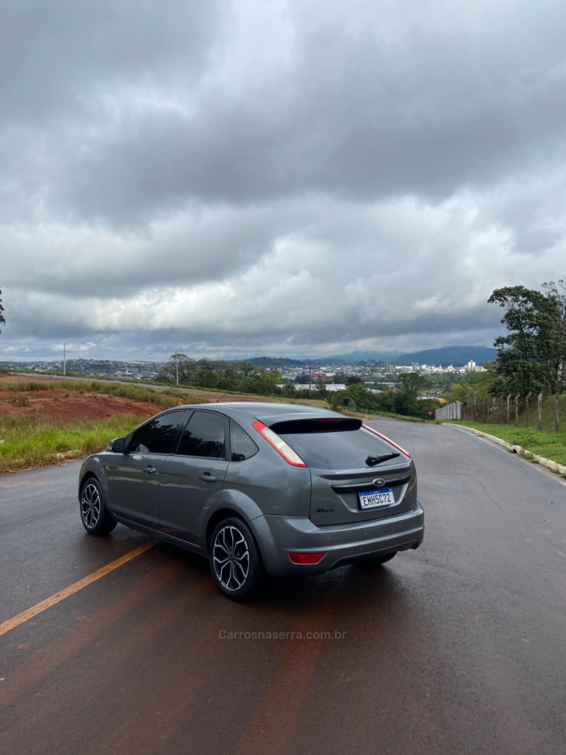 FOCUS 1.6 8V FLEX 4P MANUAL - 2011 - SAPIRANGA