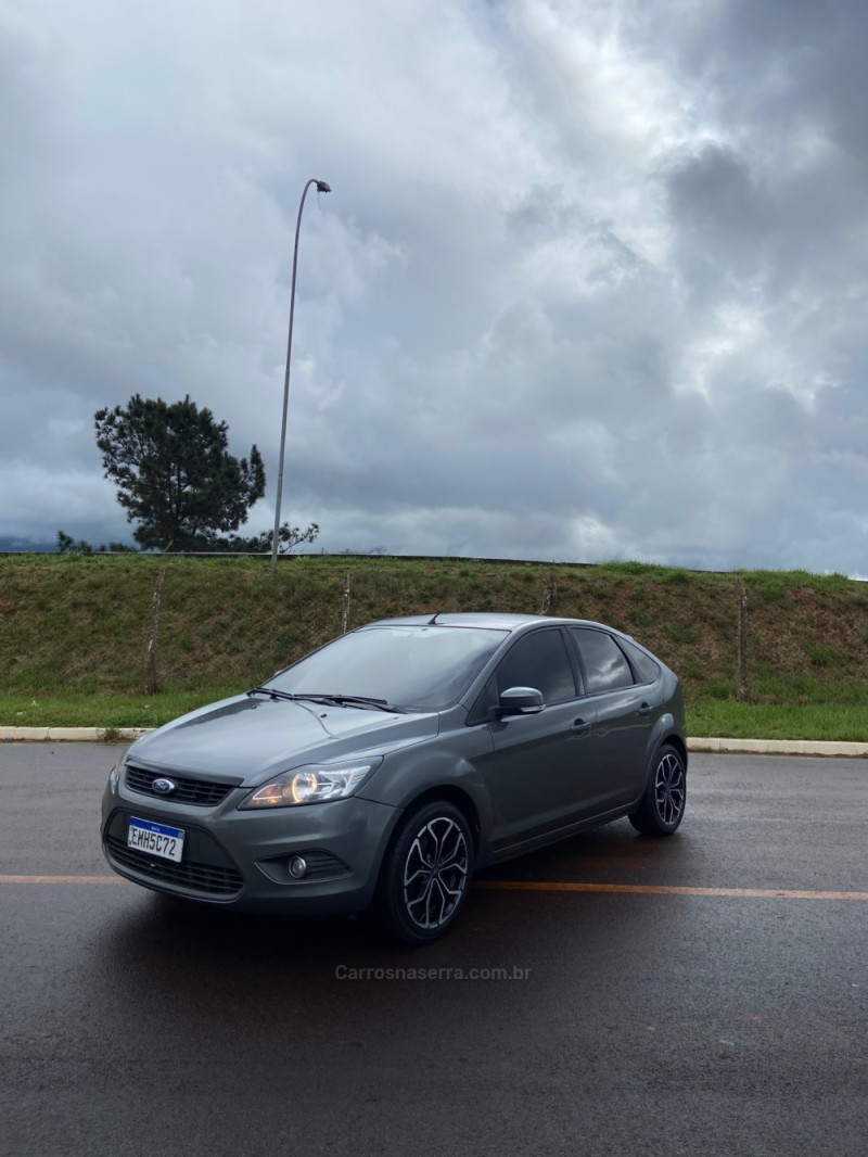 FOCUS 1.6 8V FLEX 4P MANUAL - 2011 - SAPIRANGA