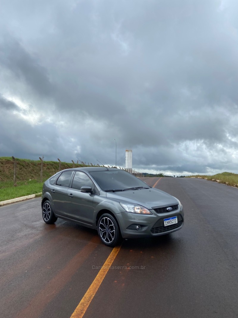 FOCUS 1.6 8V FLEX 4P MANUAL - 2011 - SAPIRANGA