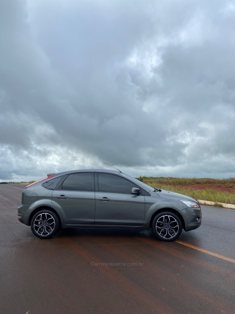 FOCUS 1.6 8V FLEX 4P MANUAL - 2011 - SAPIRANGA