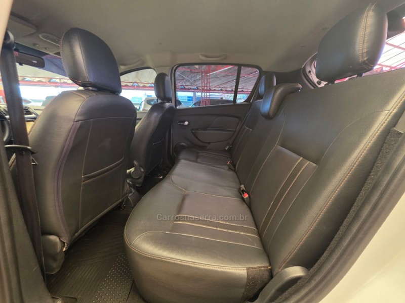 SANDERO 1.6 STEPWAY 8V FLEX 4P MANUAL - 2015 - SAPIRANGA