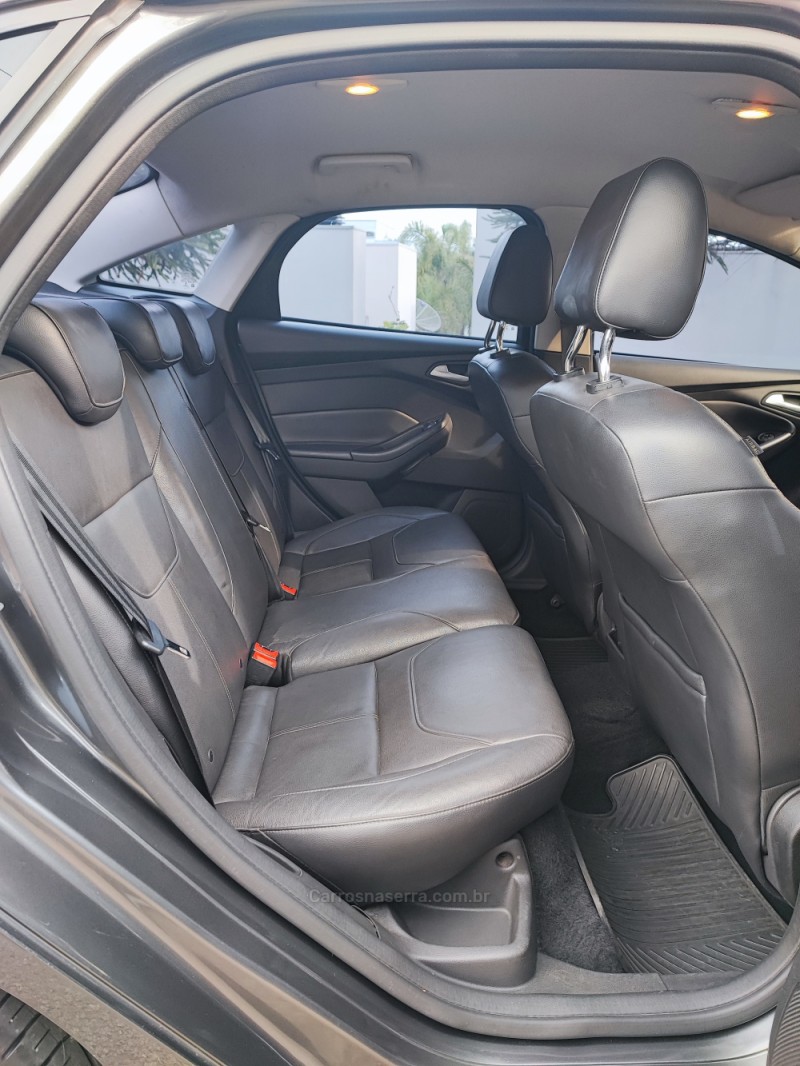 FOCUS 2.0 SE PLUS SEDAN 16V FLEX 4P AUTOMÁTICO - 2017 - FARROUPILHA