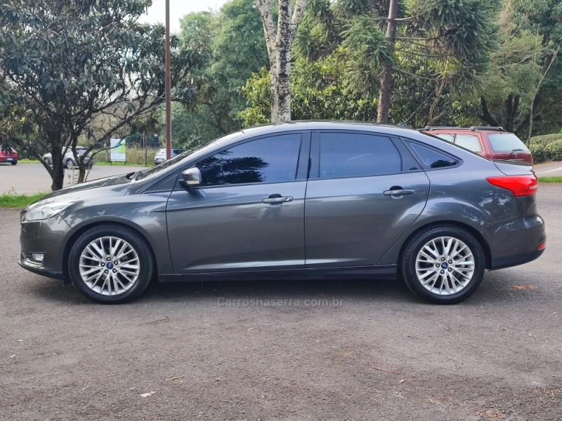 FOCUS 2.0 SE PLUS SEDAN 16V FLEX 4P AUTOMÁTICO - 2017 - FARROUPILHA