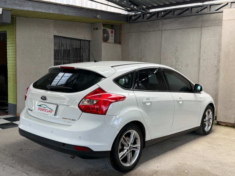 FOCUS 2.0 SE PLUS 16V FLEX 4P AUTOMÁTICO - 2015 - CAXIAS DO SUL