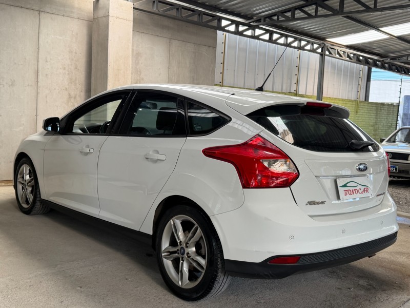 FOCUS 2.0 SE PLUS 16V FLEX 4P AUTOMÁTICO - 2015 - CAXIAS DO SUL