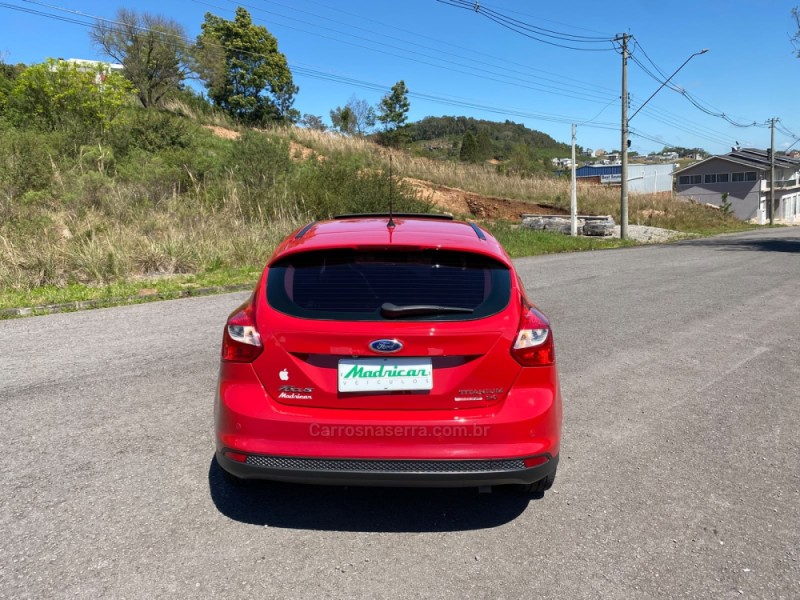 FOCUS 2.0 TITANIUM PLUS HATCH 16V FLEX 4P AUTO - 2014 - FLORES DA CUNHA