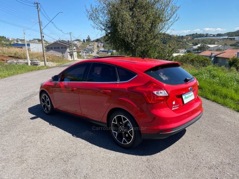 FOCUS 2.0 TITANIUM PLUS HATCH 16V FLEX 4P AUTO - 2014 - FLORES DA CUNHA