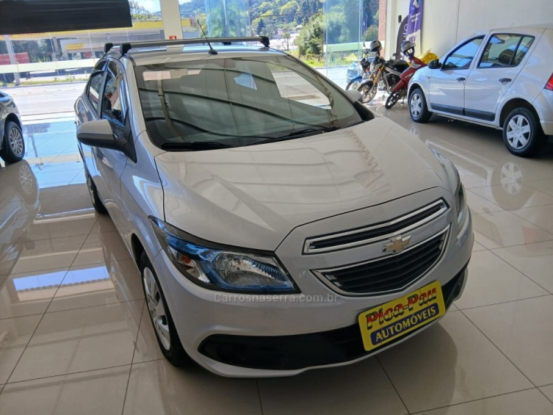PRISMA 1.4 MPFI LT 8V FLEX 4P MANUAL - 2015 - NOVA PETRóPOLIS