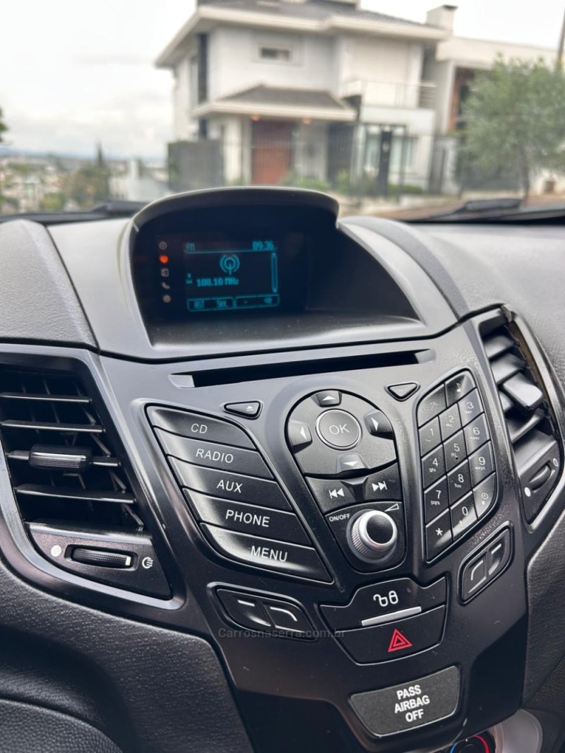 FIESTA 1.6 MPI SEDAN 8V FLEX 4P MANUAL - 2016 - VENâNCIO AIRES