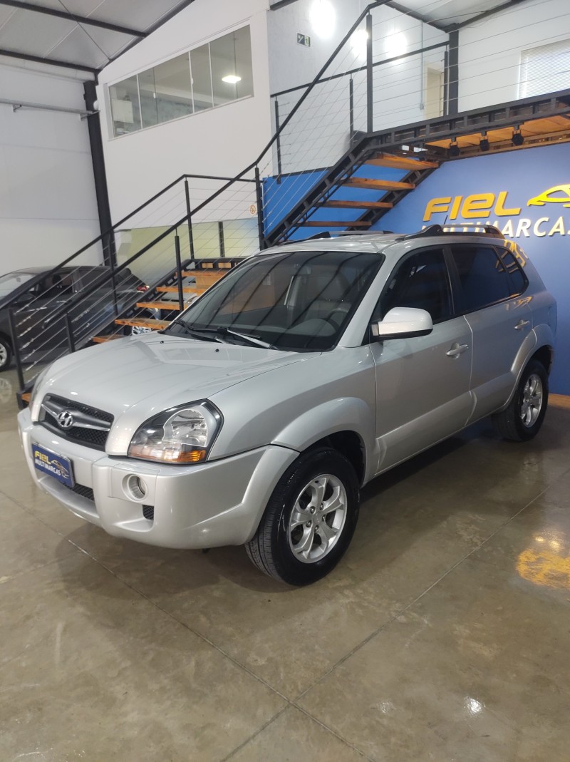 tucson 2.0 mpfi gls 16v 143cv 2wd flex 4p automatico 2014 vale real