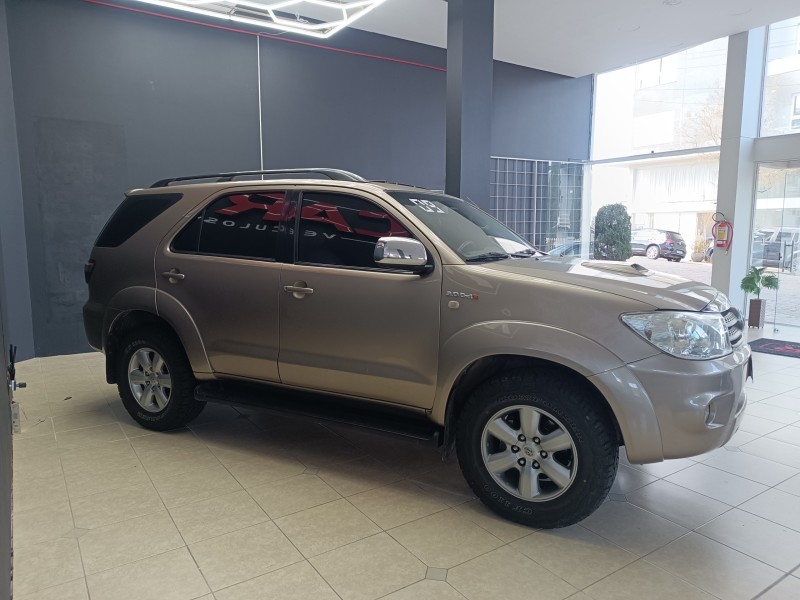 HILUX SW4 3.0 SRV 4X4 7 LUGARES 16V TURBO INTERCOOLER DIESEL 4P AUTOMÁTICO - 2009 - FLORES DA CUNHA